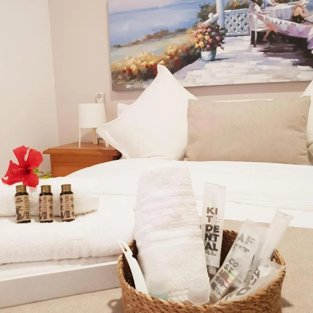 Apartamentos Ses Orenetes Cala'N Blanes  Cala'N Blanes (Menorca)